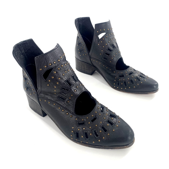 Sbicca Vixon Studded Ankle Boots Booties Womens Sz‎ 6C Black Leather Pointed Toe - Picture 1 of 8
